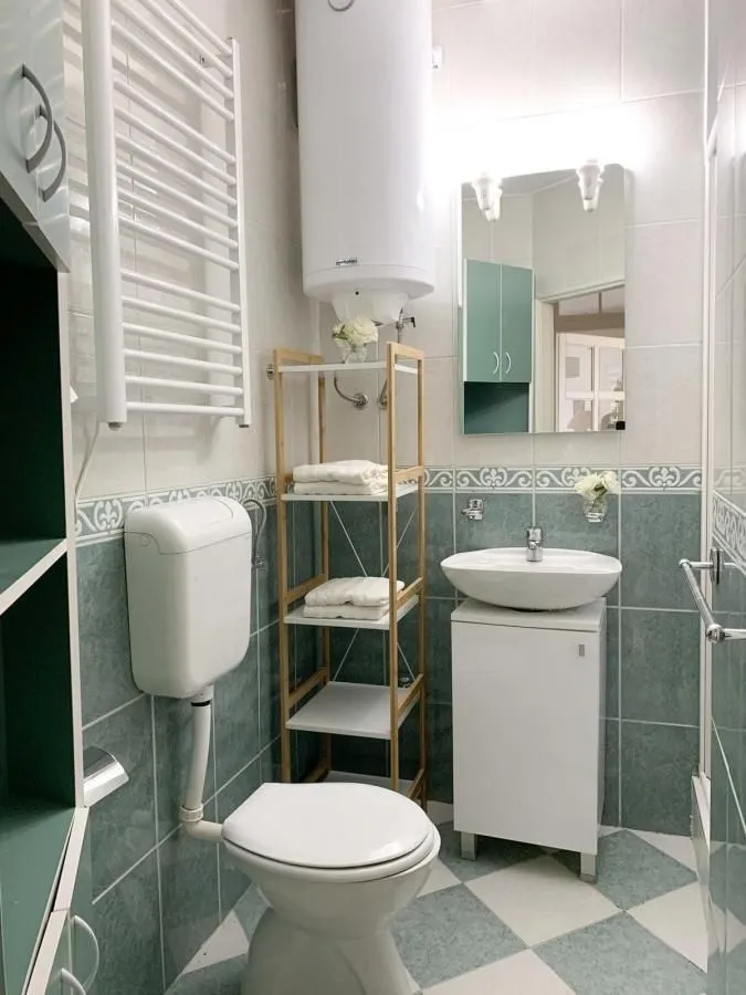 Izdavanje, kuća, 100m², Gorica C, Podgorica