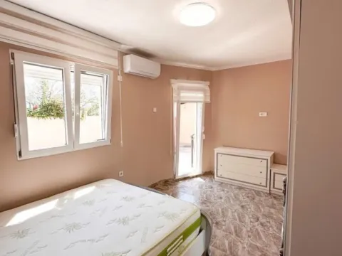 Izdavanje, trosoban stan, 125m², Momišići, Podgorica - image 4