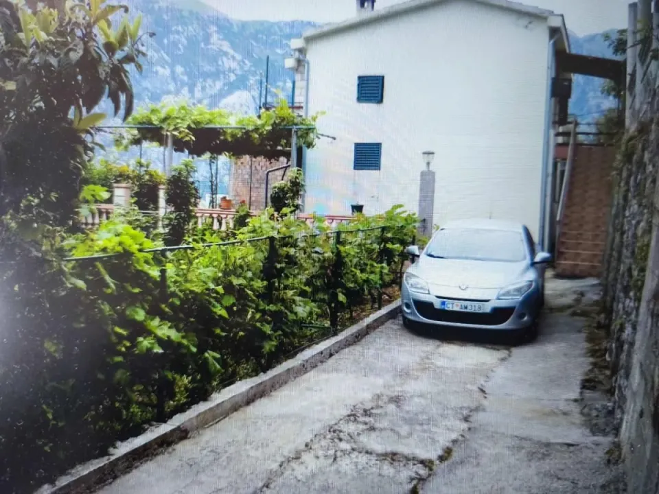 Sale, house, 500m², Prčanj, Kotor