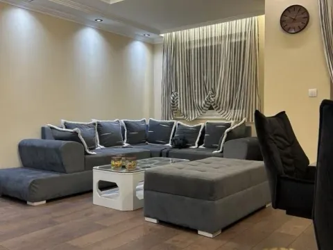 Izdavanje, trosoban stan, 84m², Voždovac Sve Podlokacije, Beograd