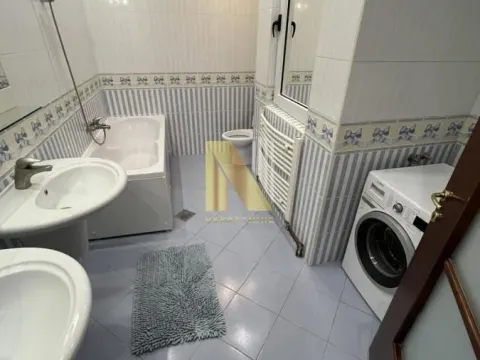 Izdavanje, četvorosoban stan, 138m², Centar, Novi Sad - image 16