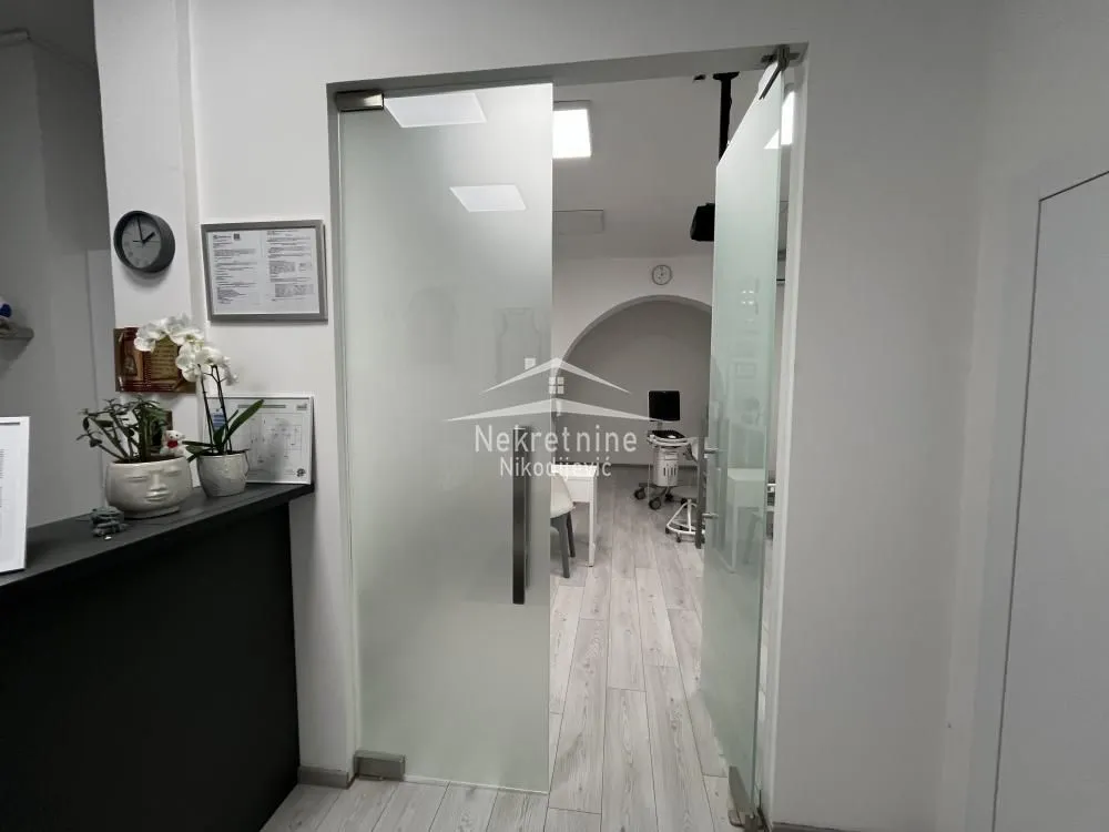 Rent, office space, 136m², Čukarica, Beograd