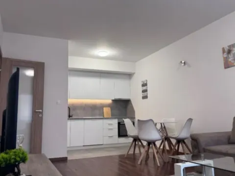 Izdavanje, dvosoban stan, 72m², Master Kvart, Podgorica