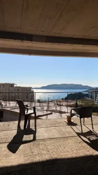 Pogled sa terase na more i okolinu. - image 3