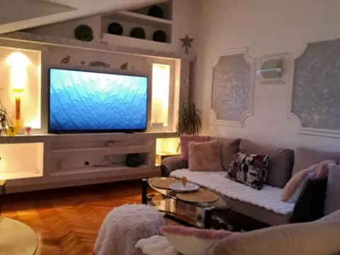 Izdavanje, trosoban stan, 100m², Tivat, Crna Gora - image 12