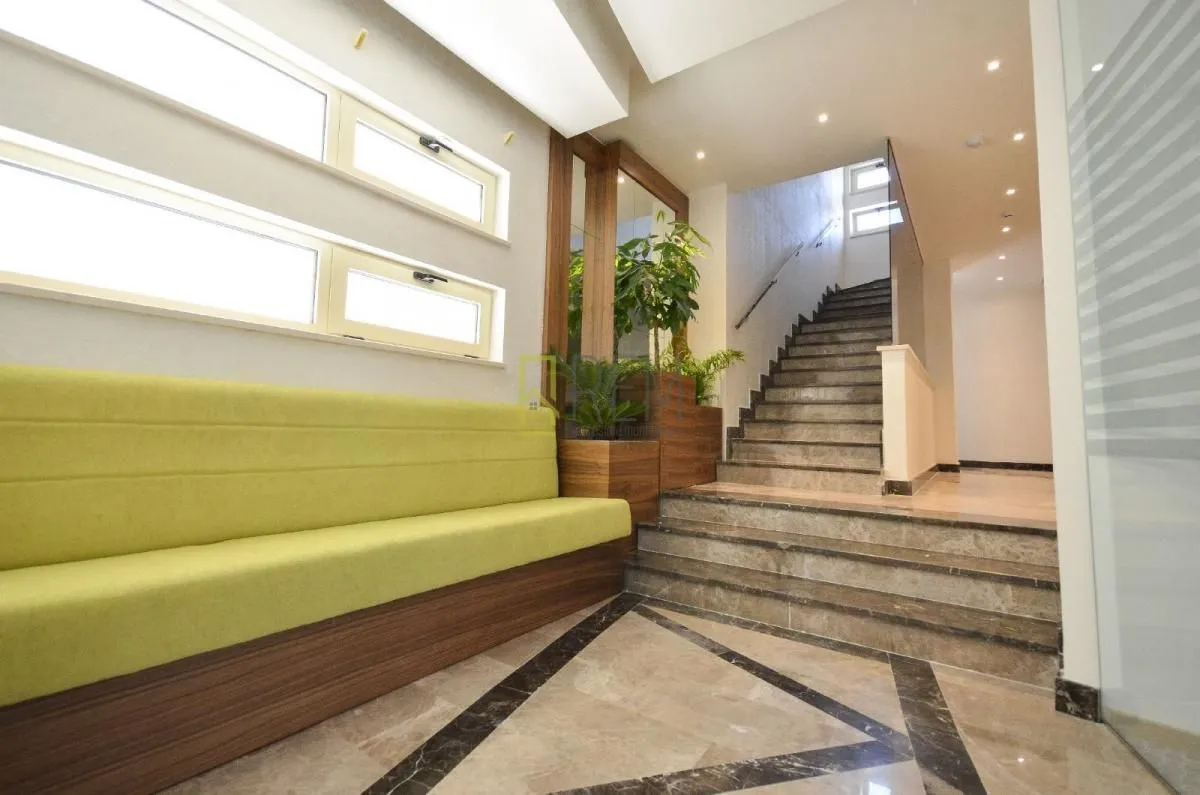 Rent, hospitality venue, 1030m², Centar, Budva