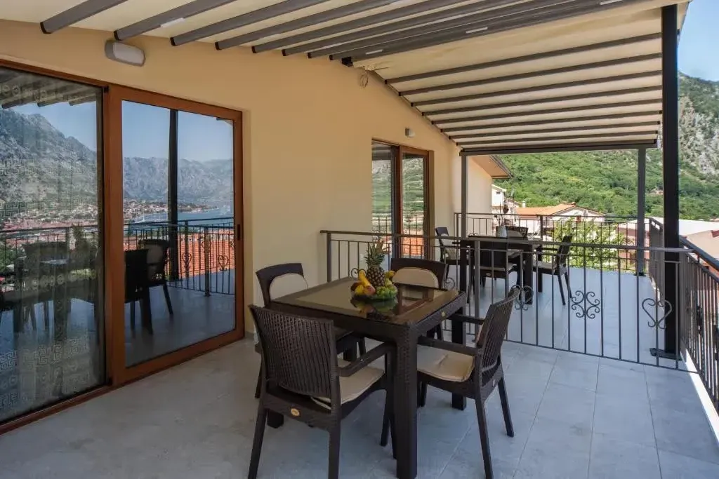 Rent, apartment, 94m², Kotor, Crna Gora