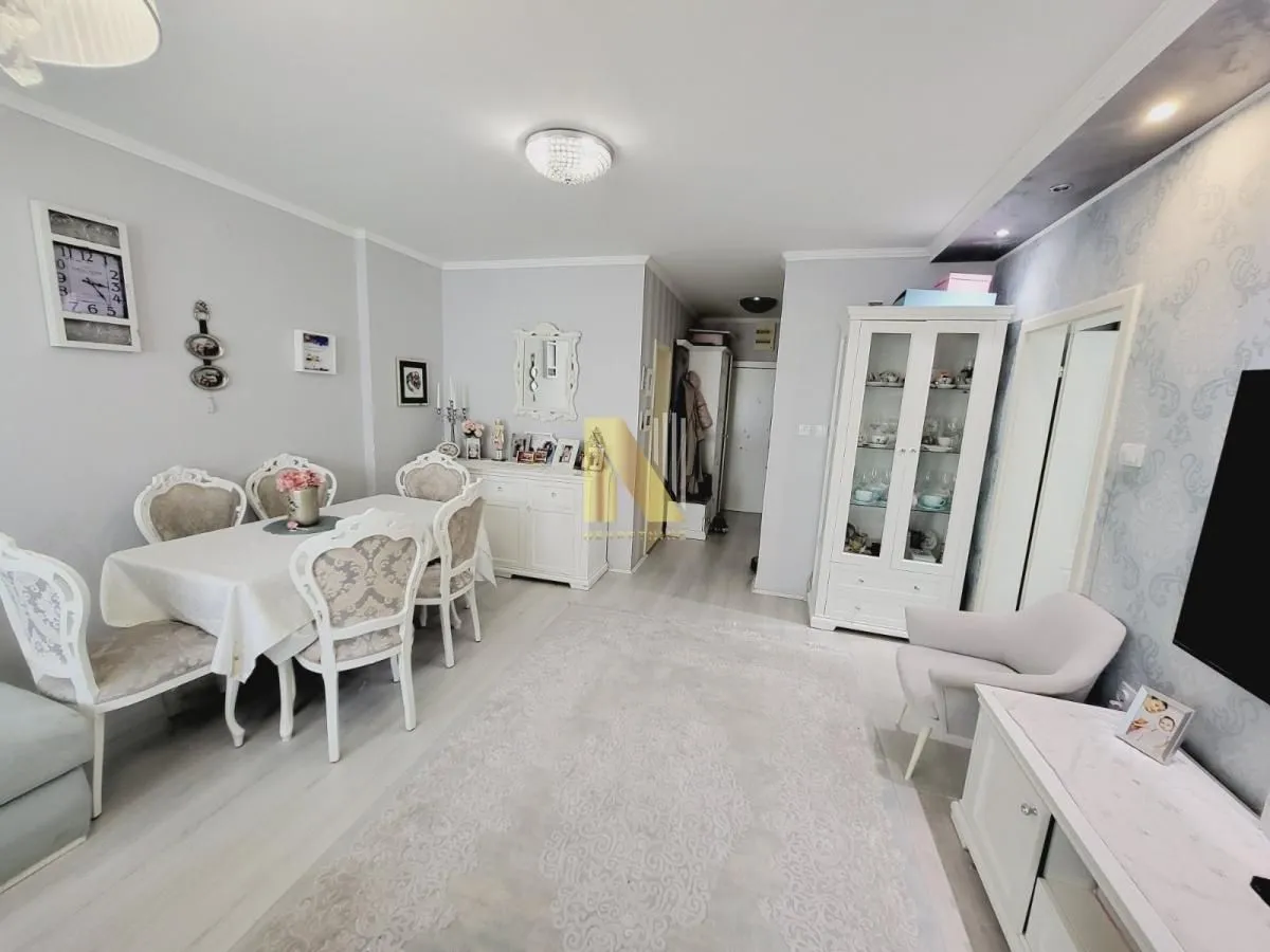 Prodaja, trosoban stan, 70m², Socijalno, Novi Sad Sve Podlokacije