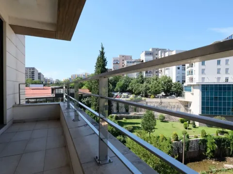 Rent, three bedroom apartment, 119m², Podgorica, Crna Gora - image 15
