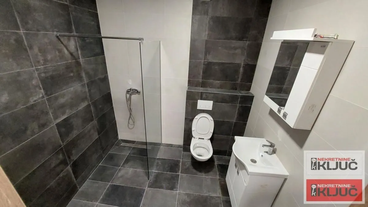 Prodaja, četvorosoban stan, 78m², Sremska Kamenica, Petrovaradin