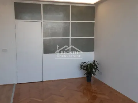 Izdavanje, trosoban stan, 78m², Stari Grad, Beograd - image 13