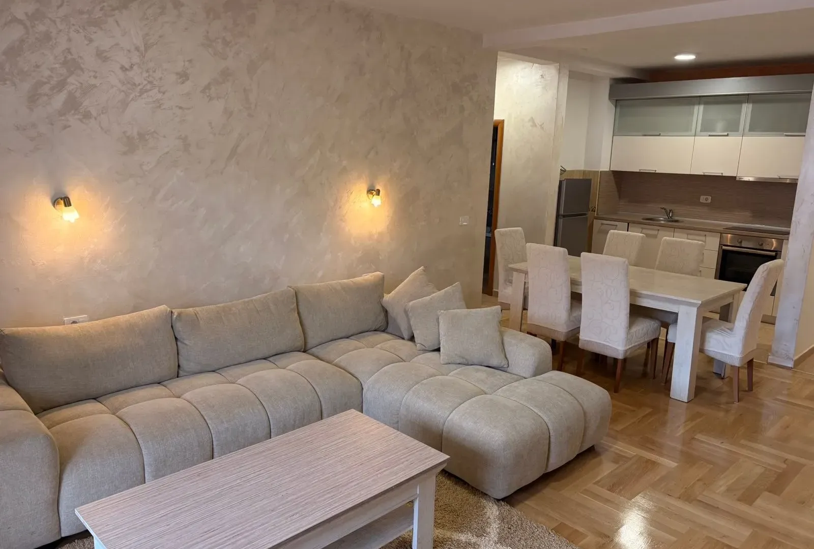 Izdavanje, jednosoban stan, 84m², Bonići, Tivat