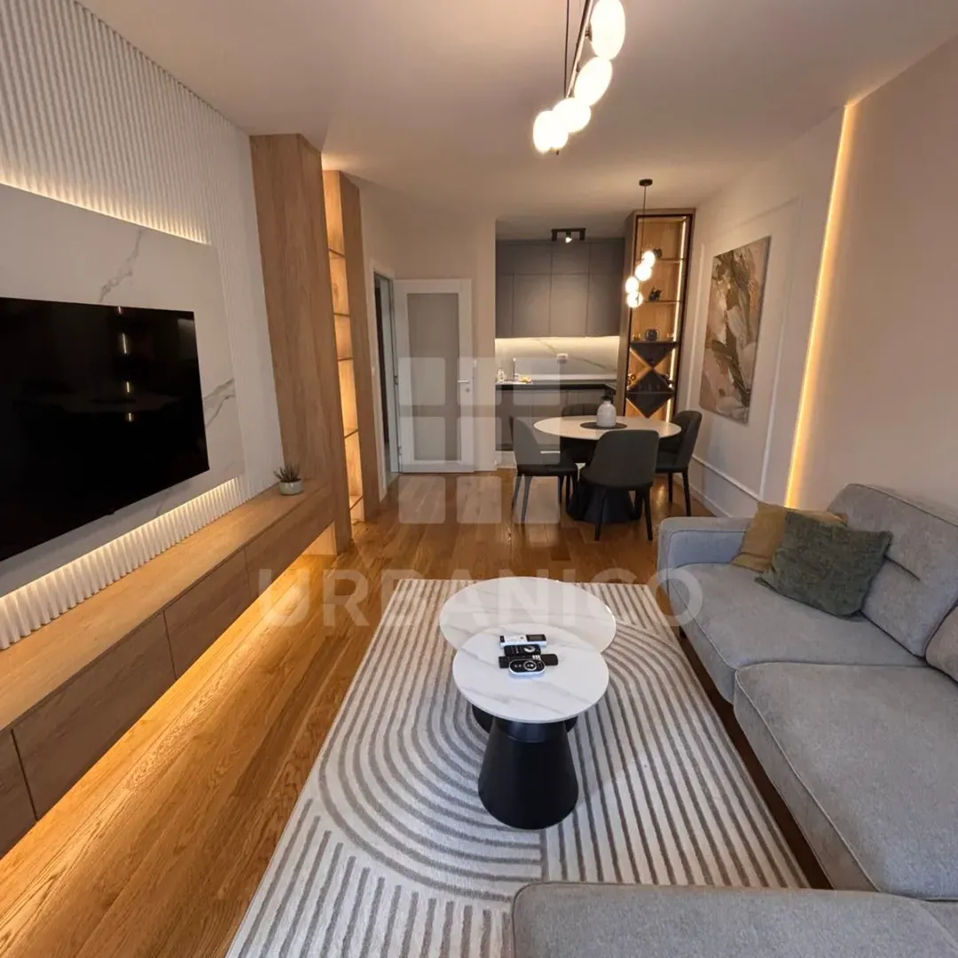 Izdavanje, jednosoban stan, 50m², Central Point, Podgorica