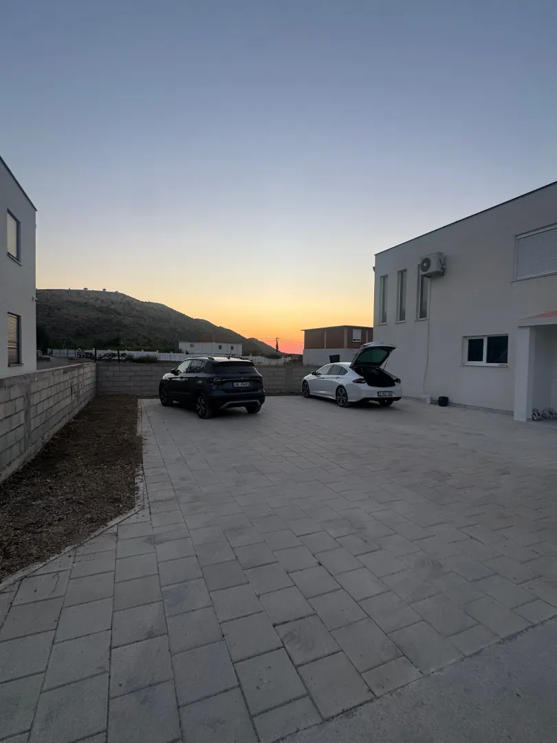 Izdavanje, kuća, 170m², Zaljevo, Bar