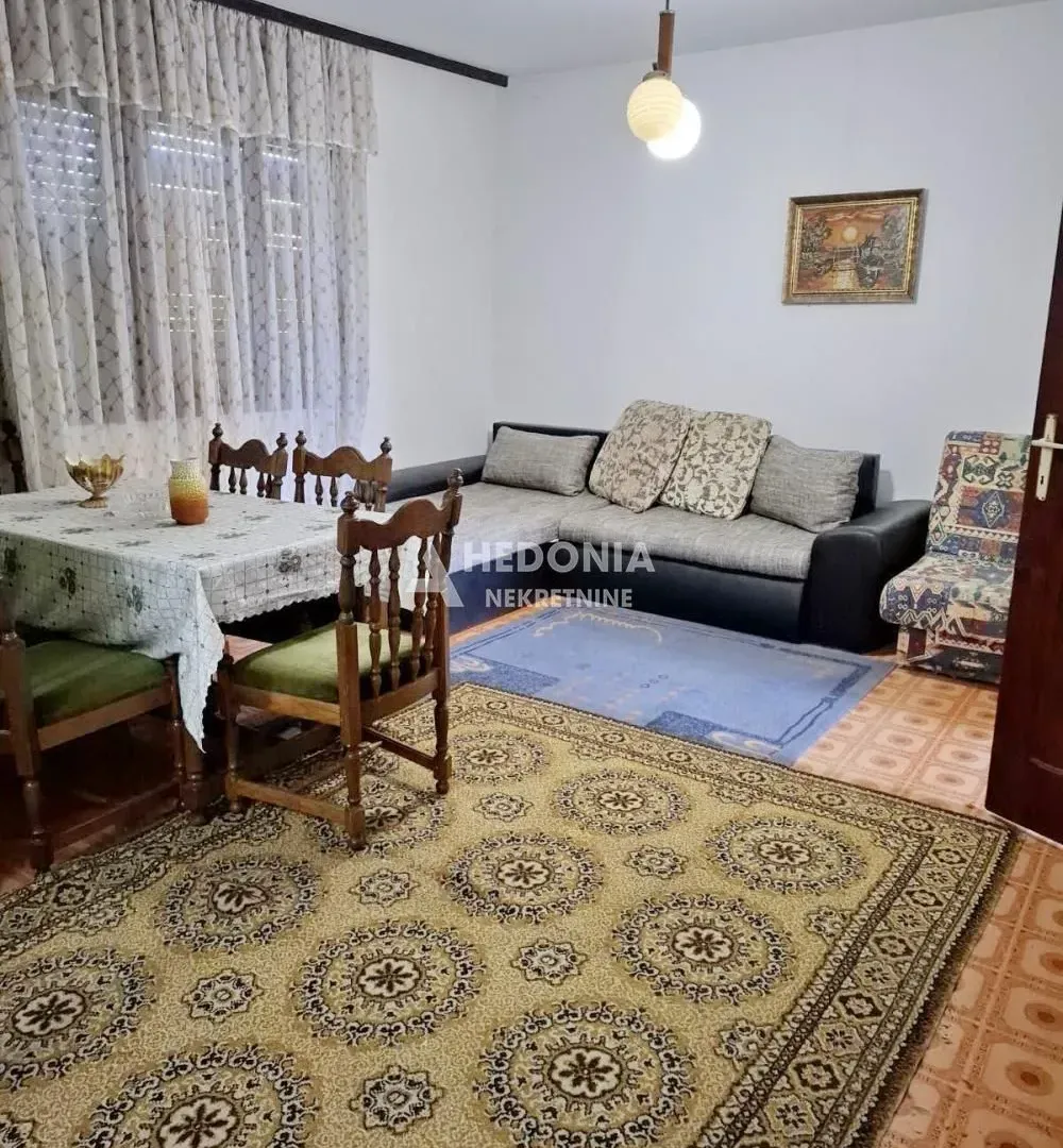 Prodaja, kuća, 176m², Centar, Inđija