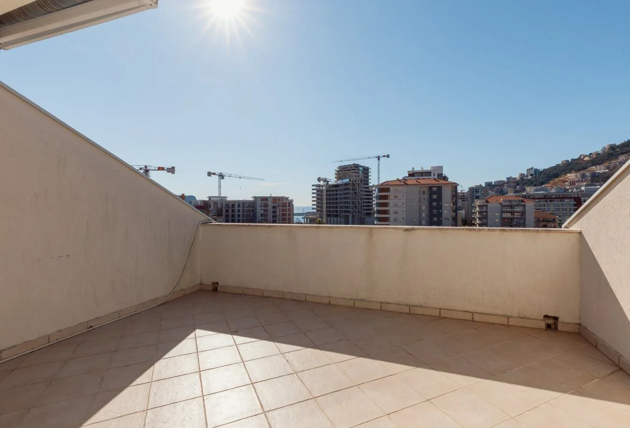 Prodaja, dvosoban stan, 72m², Centar, Budva