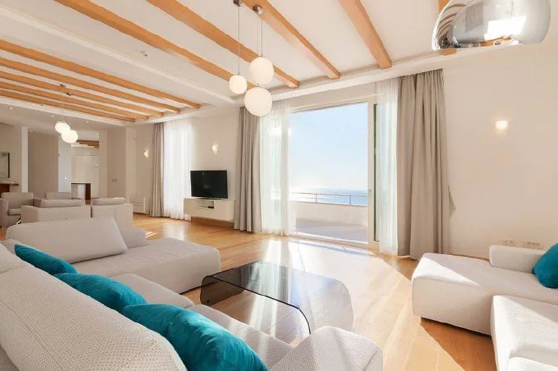 Prodaja, kuća, 476m², Blizikuće, Budva