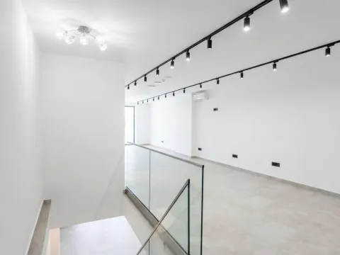Izdavanje, poslovni prostor, 132m², Centar, Budva - image 10