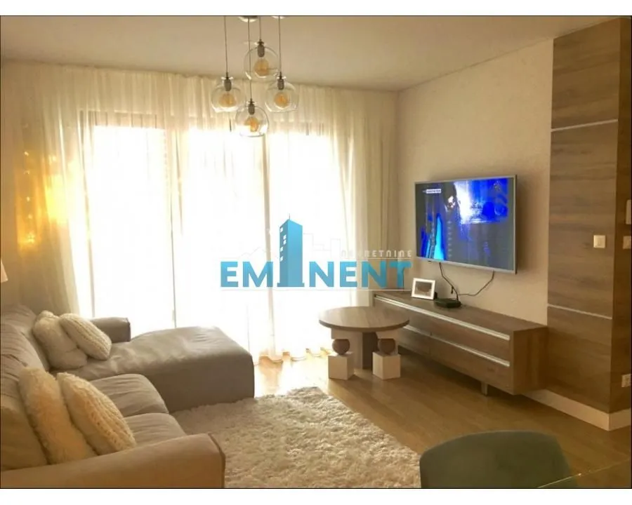 Izdavanje, trosoban stan, 68m², Novi Beograd Sve Podlokacije, Beograd