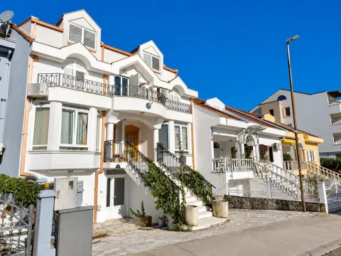 Izdavanje, kuća, 200m², Gorica C, Podgorica - image 2