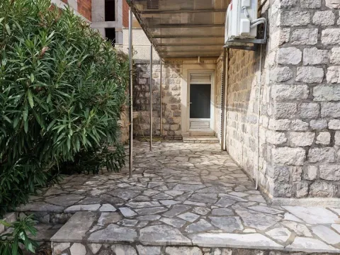 Prodaja, dvosoban stan, 76m², Prčanj, Kotor - image 13