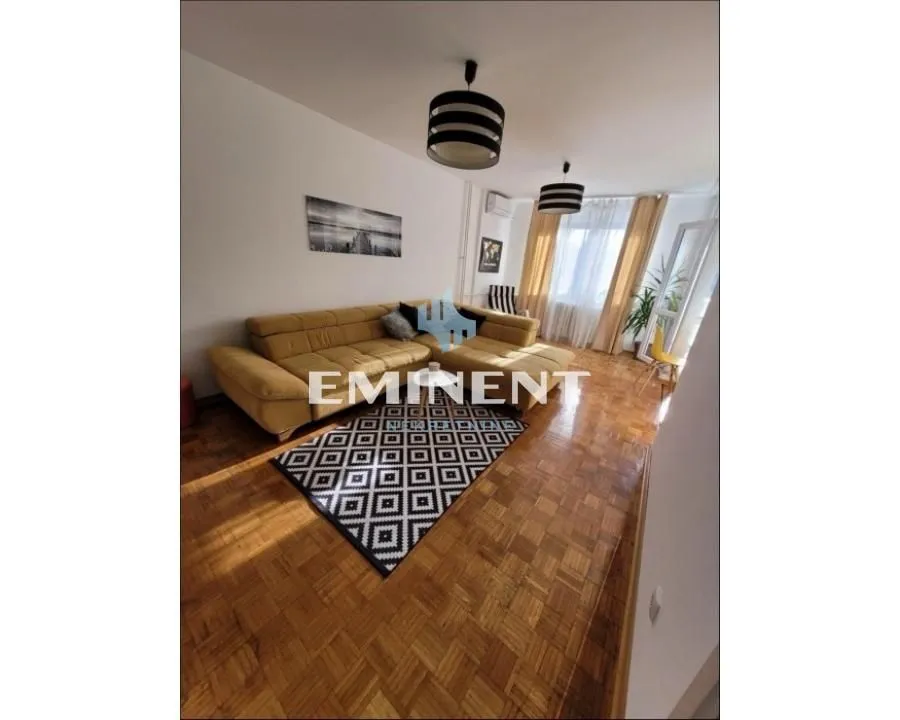 Izdavanje, trosoban stan, 67m², Novi Beograd Blok 22, Novi Beograd Sve Podlokacije