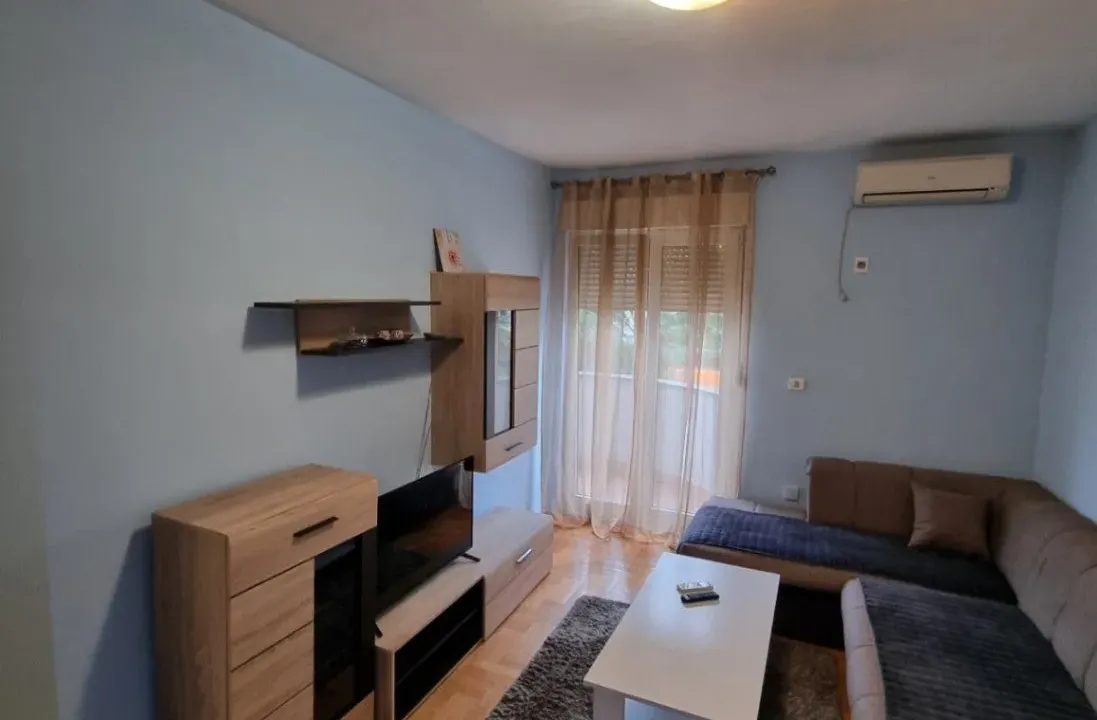 Izdavanje, jednosoban stan, 40m², Stari Aerodrom, Podgorica