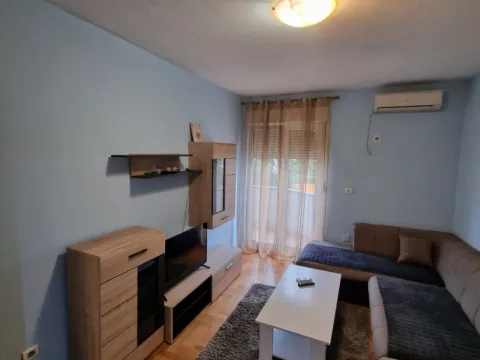 Izdavanje, jednosoban stan, 40m², Stari Aerodrom, Podgorica