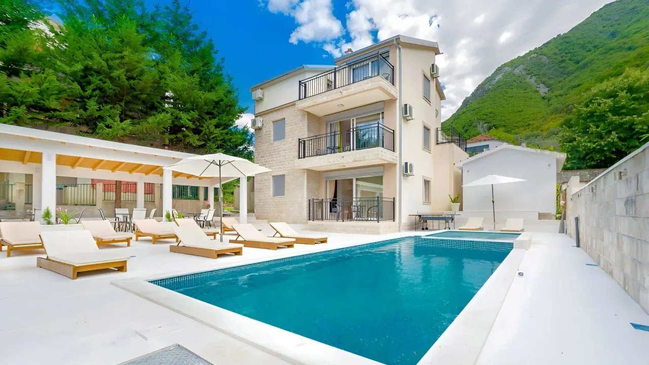 Sale, house, 240m², Stoliv, Kotor