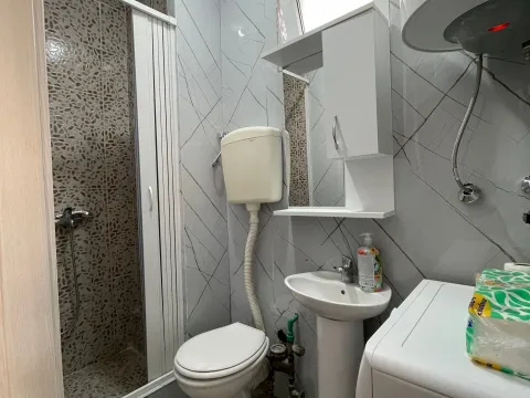 Izdavanje, trosoban stan, 55m², Lazi, Budva - image 7