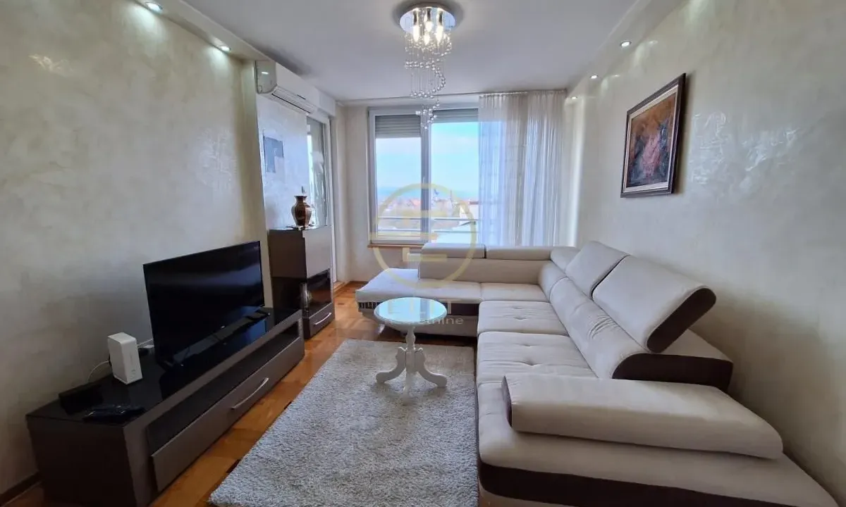 Izdavanje, četvorosoban stan, 102m², Bulevar patrijarha Pavla, Novi Sad Sve Podlokacije