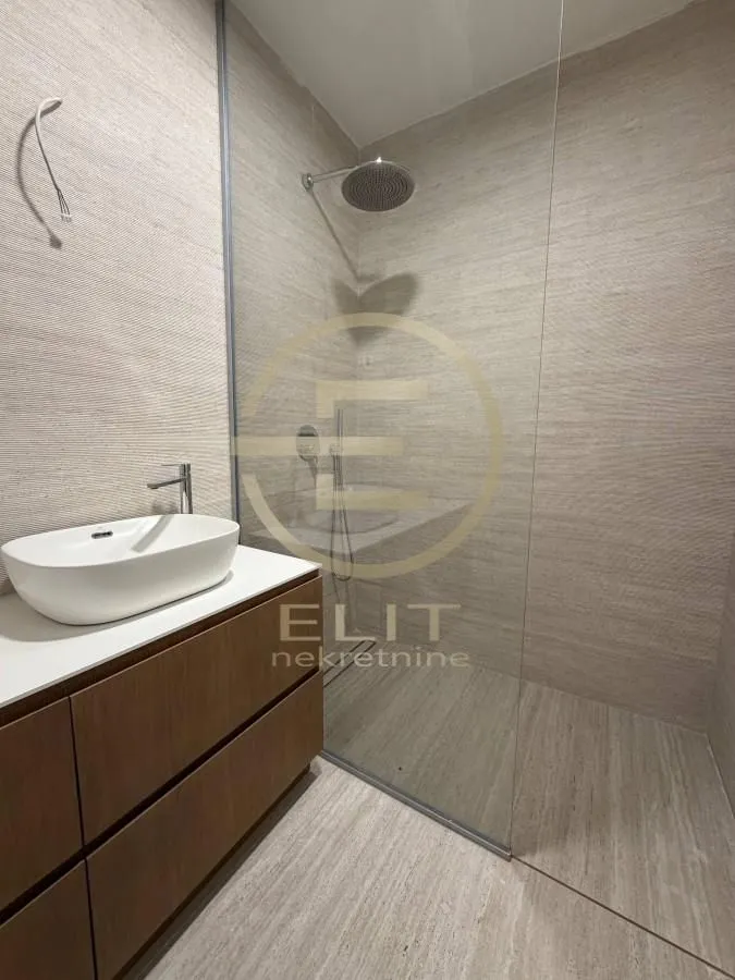 Prodaja, stan, 120m², Stari grad, Novi Sad