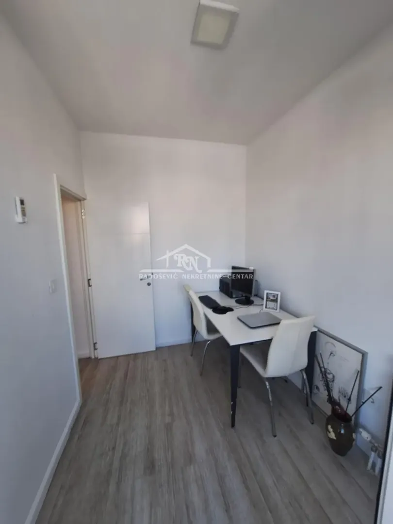Prodaja, četvorosoban stan, 118m², Đeram Pijaca, Beograd