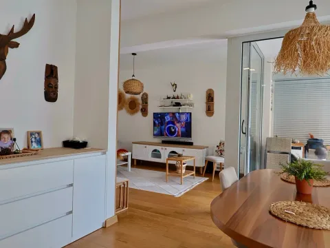 Izdavanje, dvosoban stan, 86m², Dobrota, Kotor - image 4