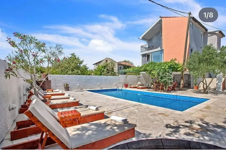 Izdavanje, kuća, 110m², Đuraševići, Tivat