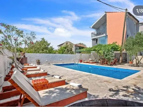 Izdavanje, kuća, 110m², Đuraševići, Tivat