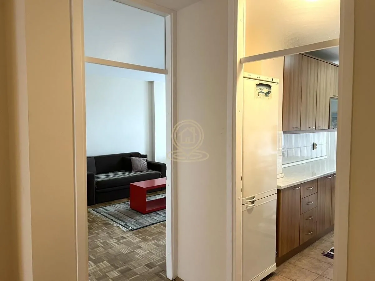Izdavanje, trosoban stan, 89m², Vračar Sve Podlokacije, Beograd