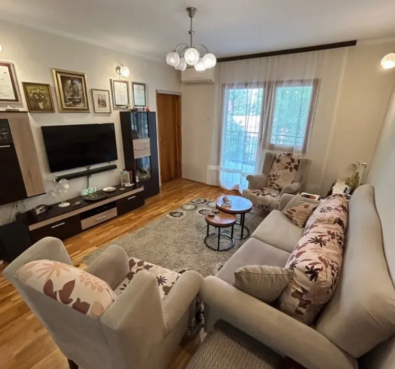 Prodaja, trosoban stan, 78m², Karaburma, Palilula Sve Podlokacije