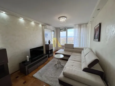 Rent, four bedroom apartment, 102m², Bulevar Evrope, Novi Sad Sve Podlokacije - image 1