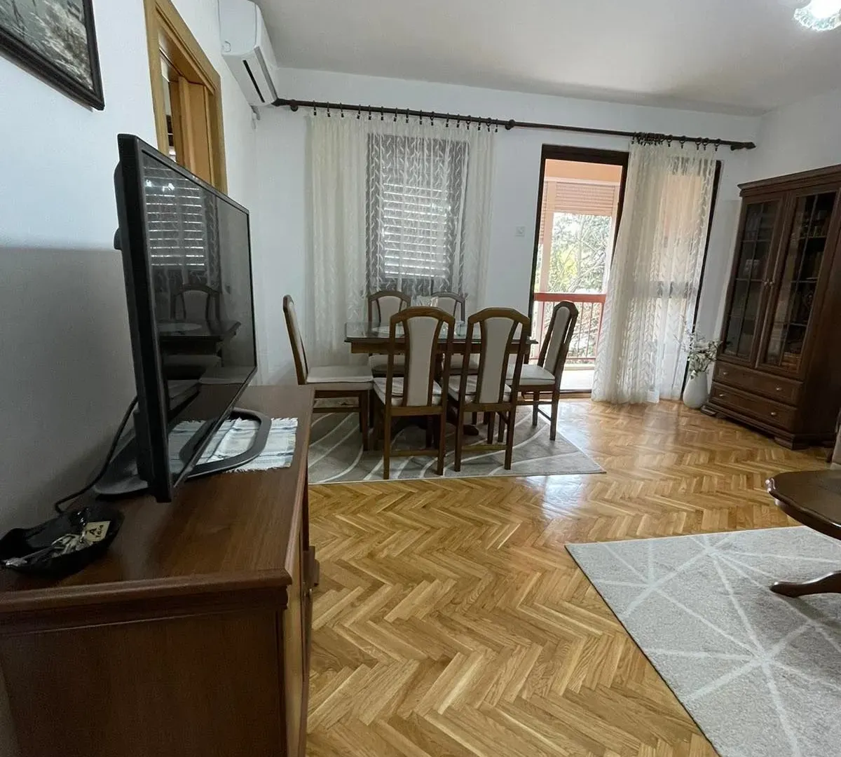 Izdavanje, jednosoban stan, 49m², Budva, Crna Gora