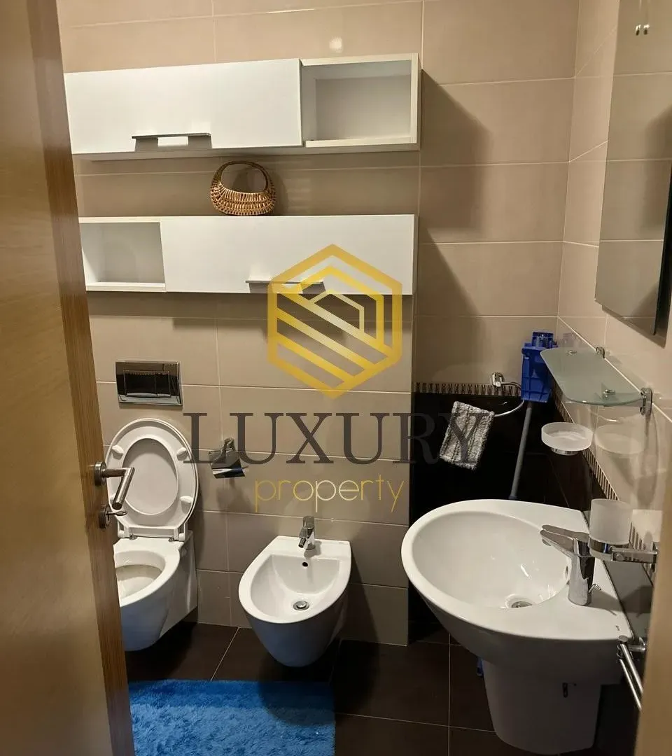 Izdavanje, trosoban stan, 100m², Blok 9, Podgorica