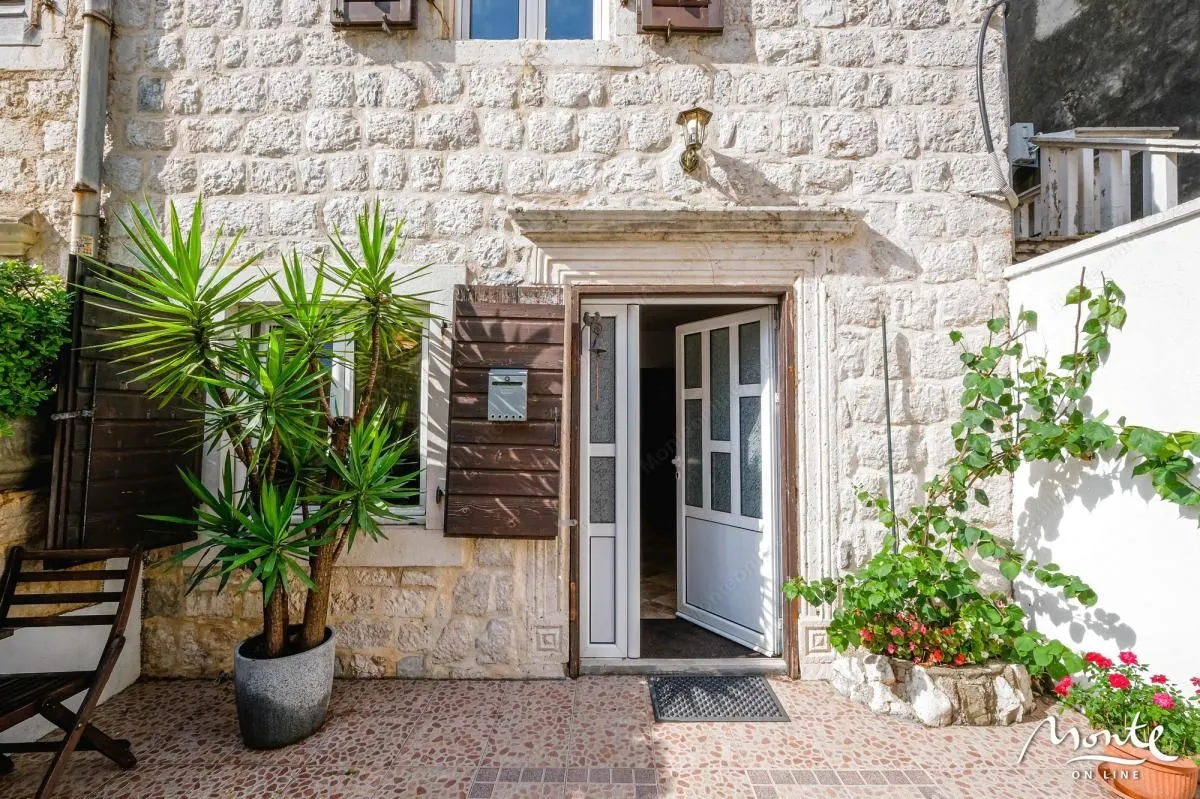 Sale, three bedroom apartment, 80m², Prčanj, Kotor