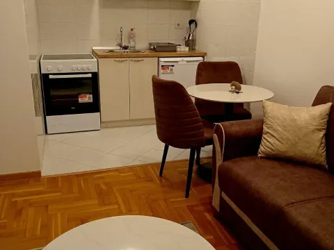 Izdavanje, jednosoban stan, 35m², City Kvart, Podgorica - image 10