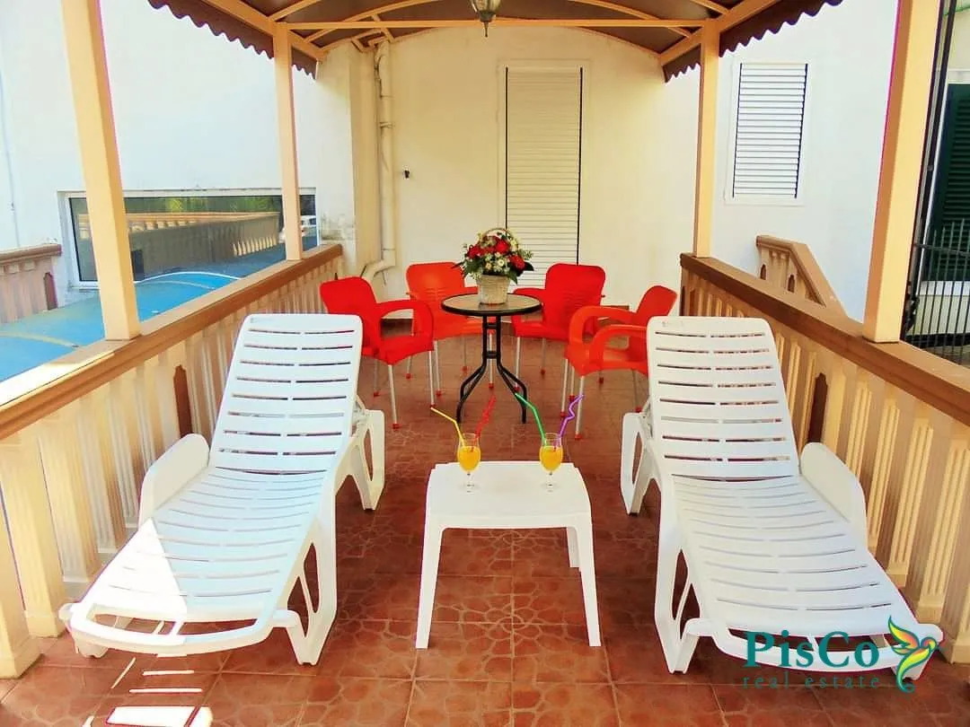 Izdavanje, dvosoban stan, 72m², Tivat, Crna Gora