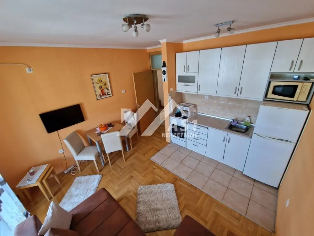 Izdavanje, dvosoban stan, 40m², Grbavica, Novi Sad Sve Podlokacije