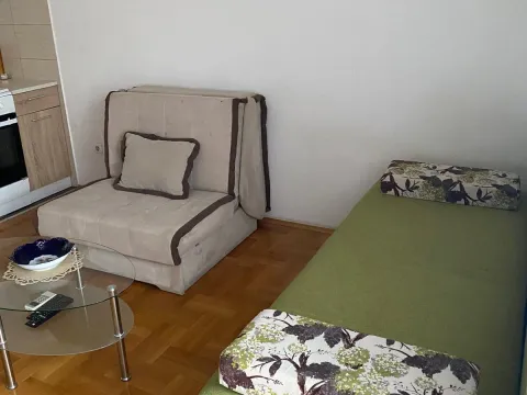 Izdavanje, garsonjera, 29m², Stari Aerodrom, Podgorica - image 2