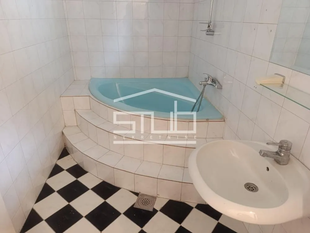Izdavanje, kuća, 200m², Filmski Grad, Beograd