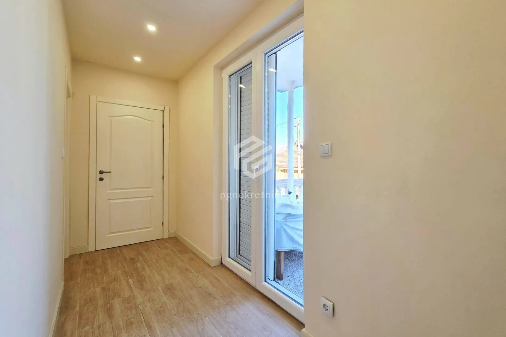 Izdavanje, trosoban stan, 120m², Konik, Podgorica