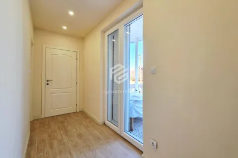 Izdavanje, trosoban stan, 120m², Konik, Podgorica - image 6