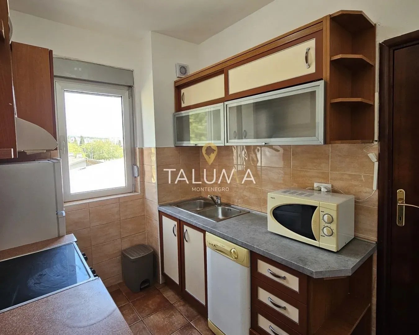 Izdavanje, trosoban stan, 120m², Zabjelo, Podgorica